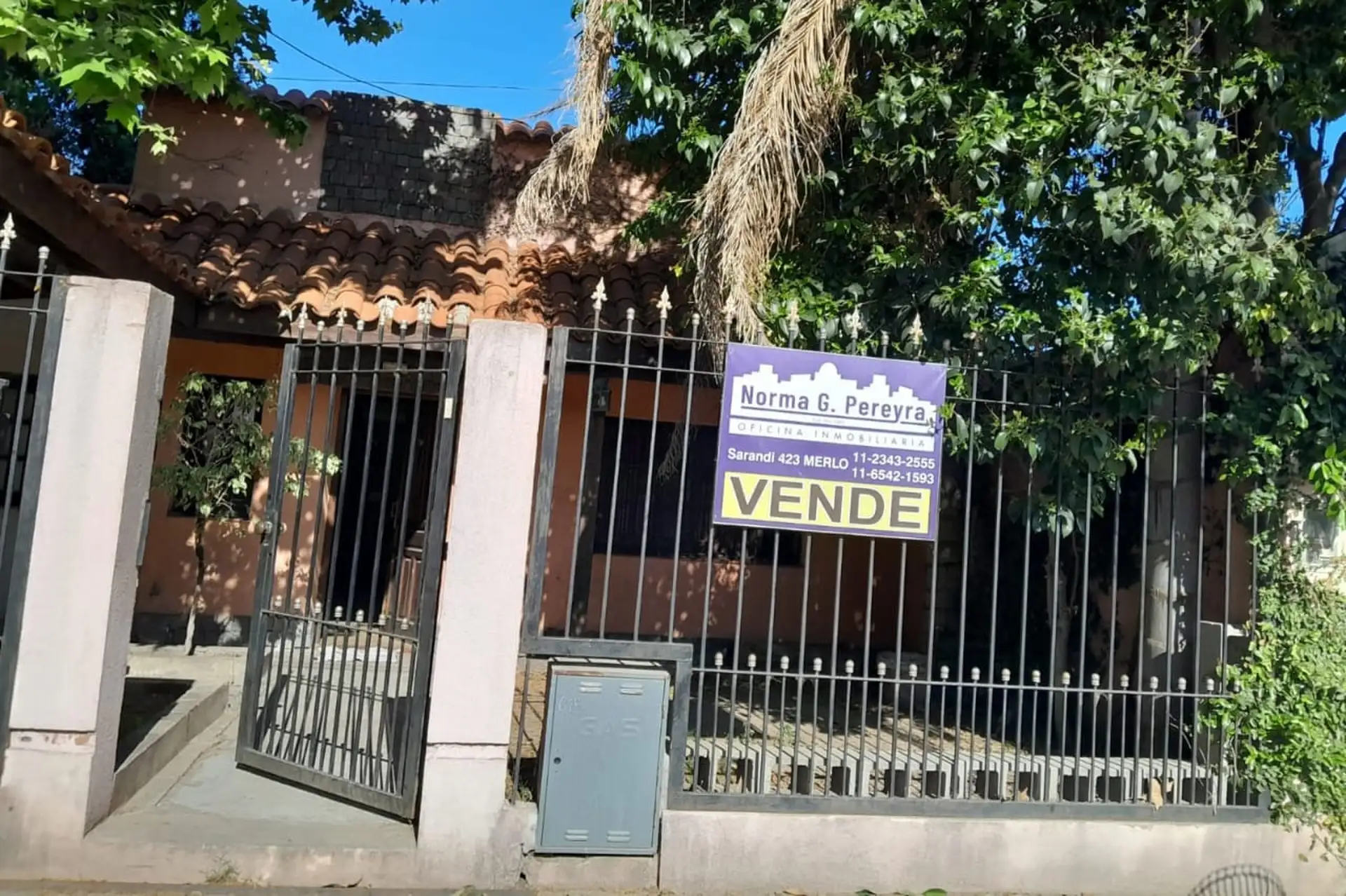 OPORTUNIDAD! ANTICIPO + CUOTAS. Casa 3 ambientes con escritorio y cochera en ubicación estratégica de Merlo