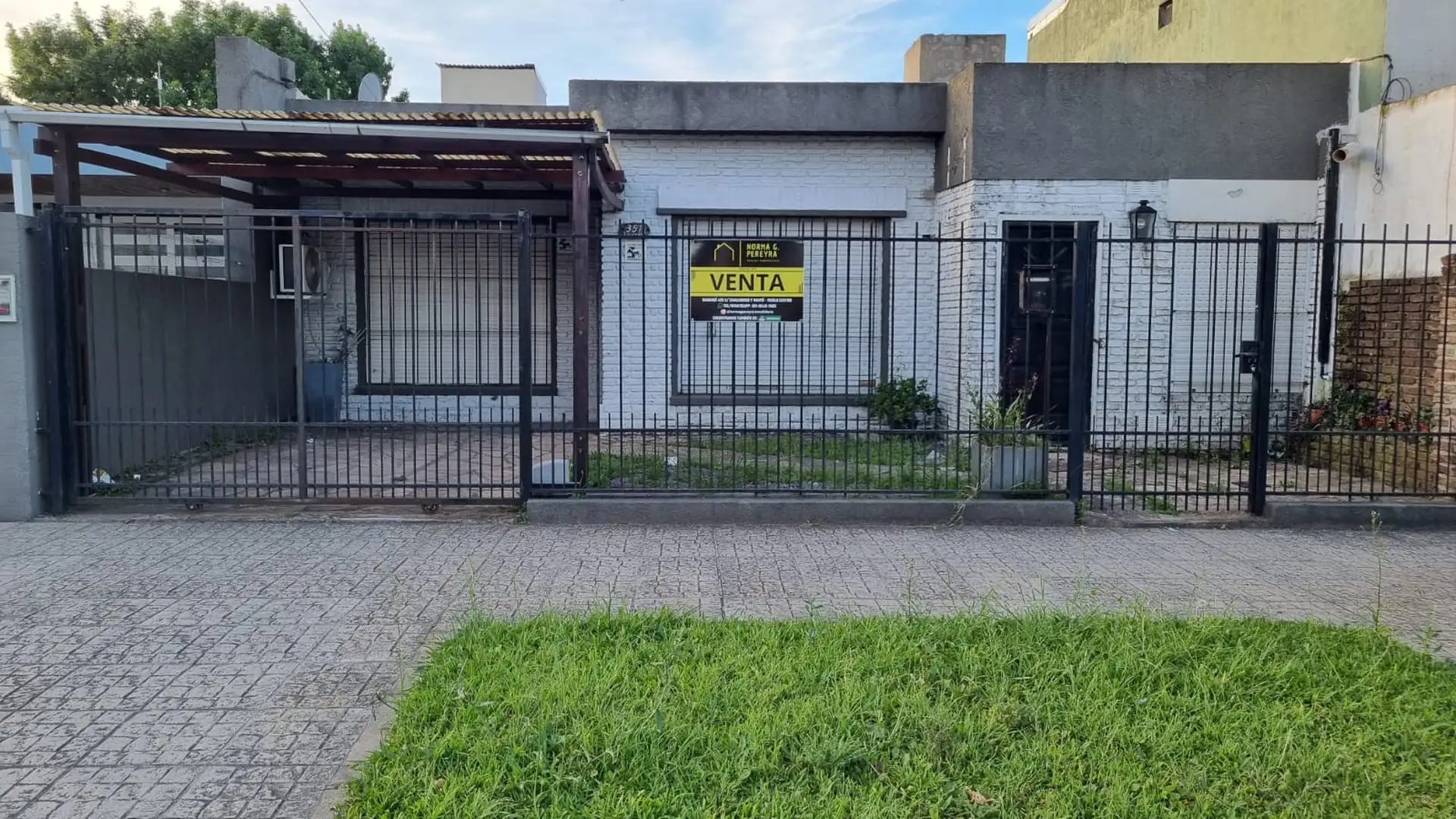 Casa con piscina, quincho y departamento independiente en Padua